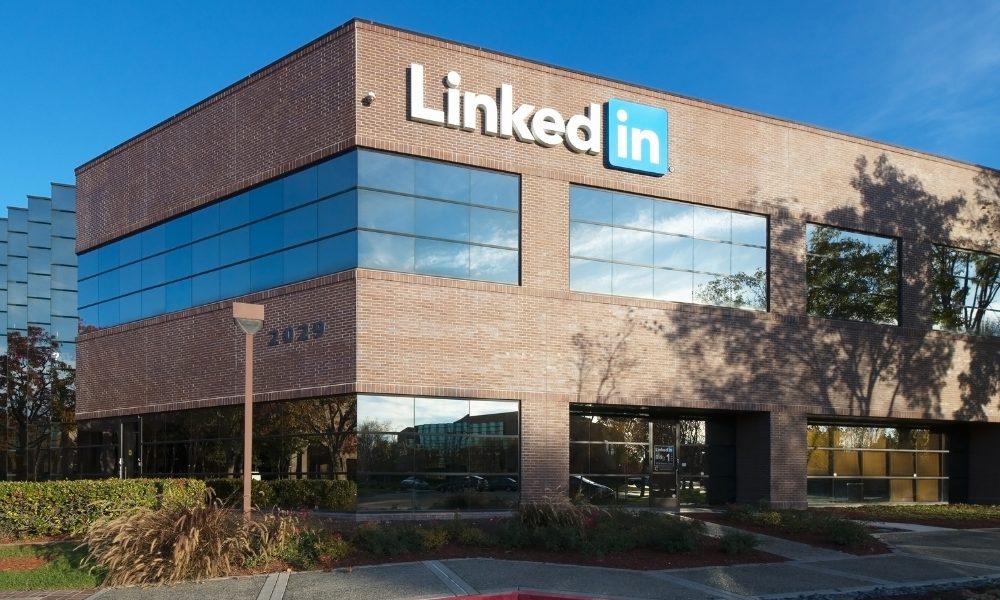 LinkedIn Marketing for Saudi B2B Brands: A Copywriting Guide That Actually Gets Meetings! (credits jawlah)